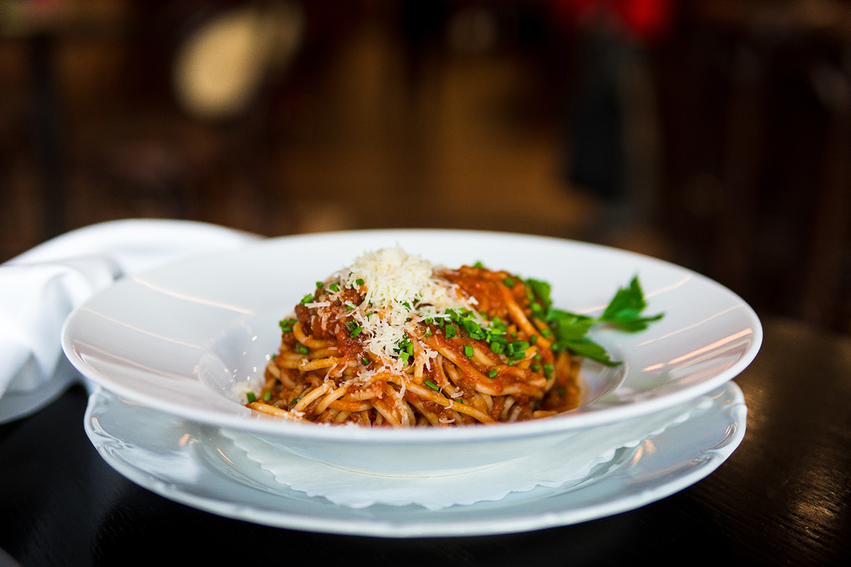 Pasta als Mittagessen auf dem Teller